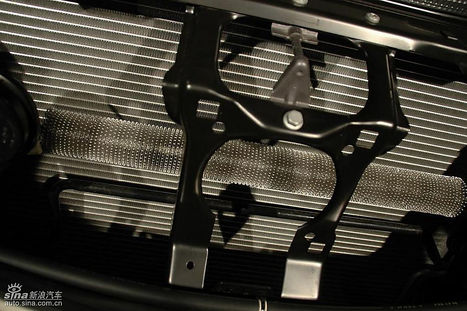 奔驰E230发动机