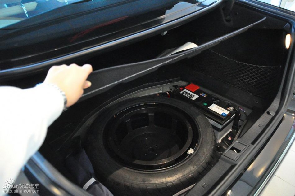 奔驰E280到店实拍图