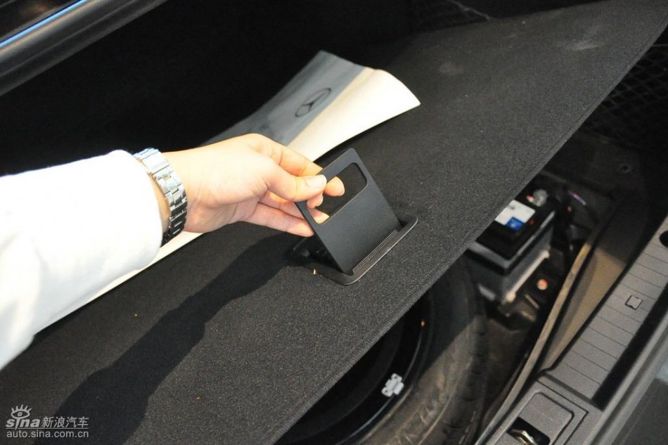 奔驰E280到店实拍图