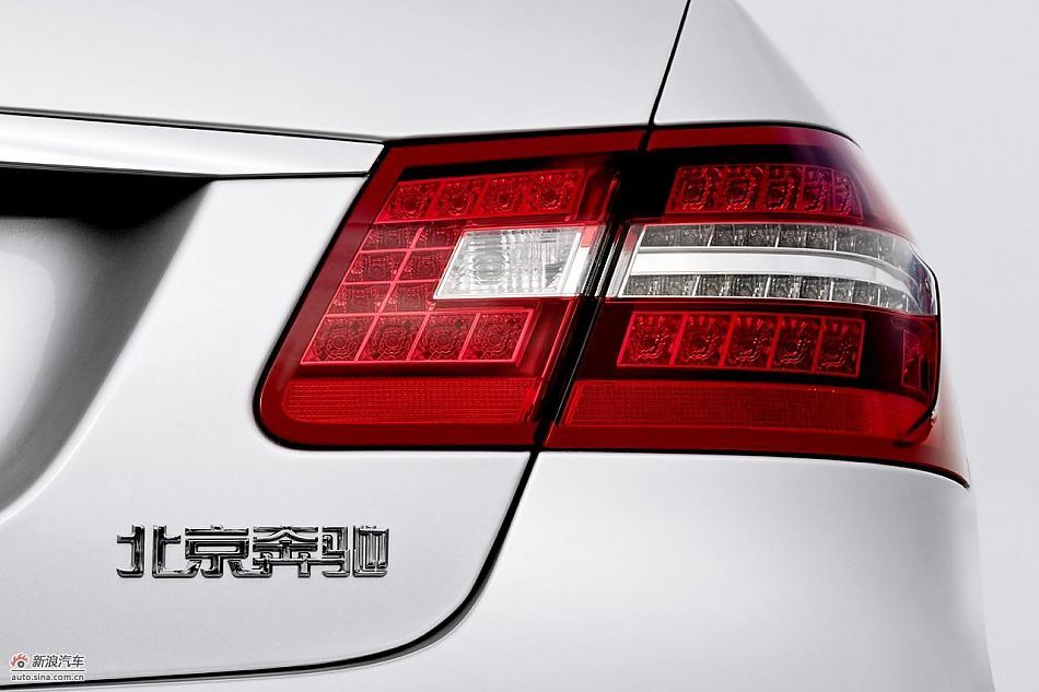 国产奔驰E300L外观