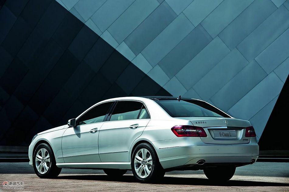 国产奔驰E300L外观