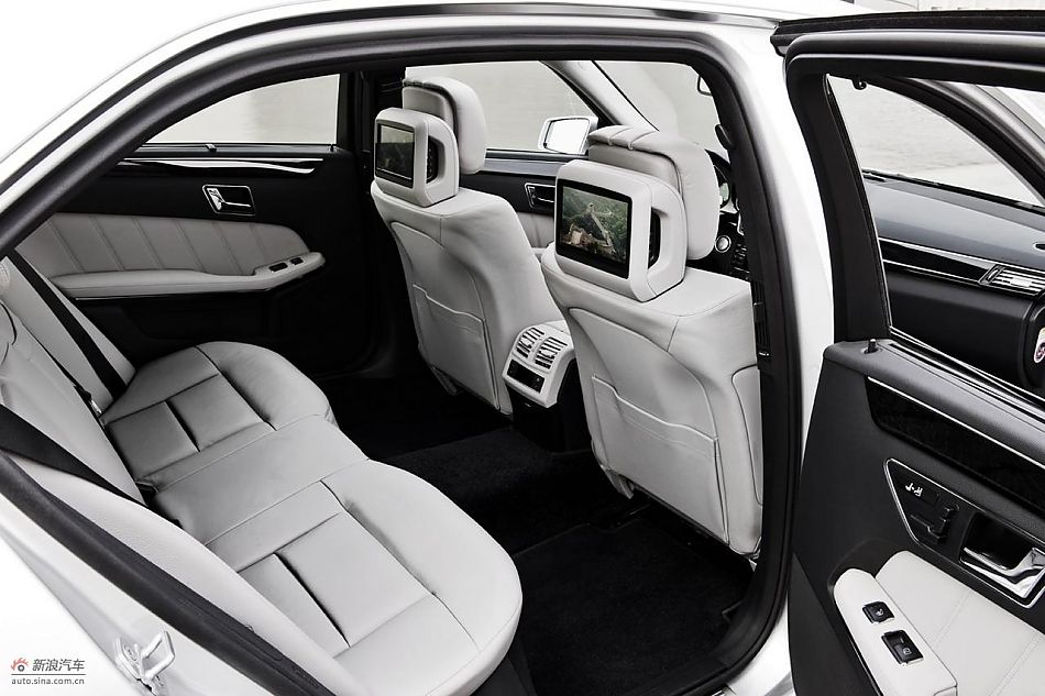 国产奔驰E300L内饰