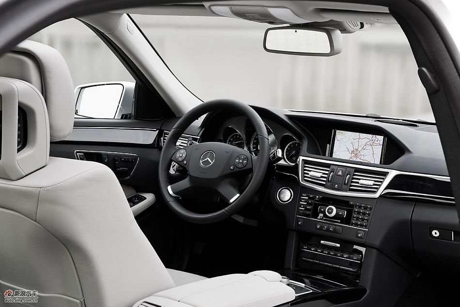 国产奔驰E300L内饰