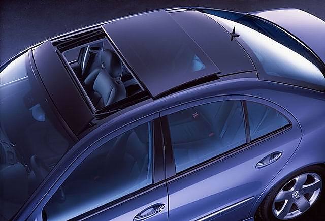 奔驰E级车全景天窗