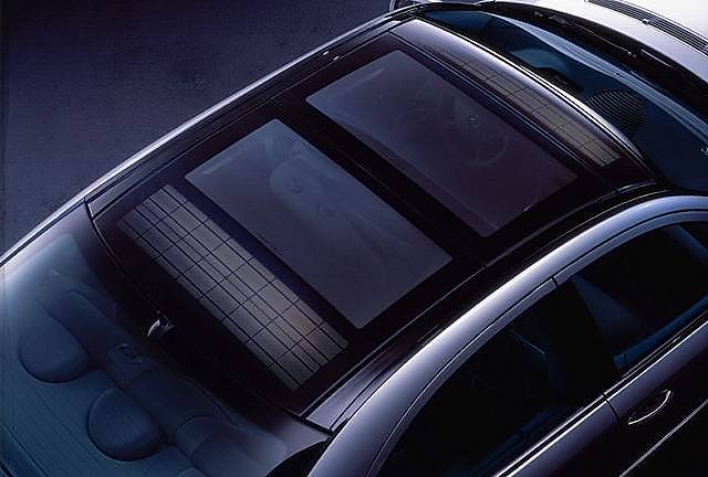 奔驰E级车全景天窗