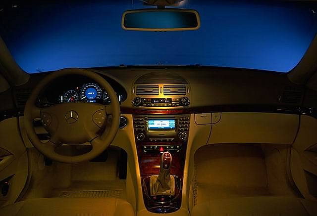奔驰E级车内饰