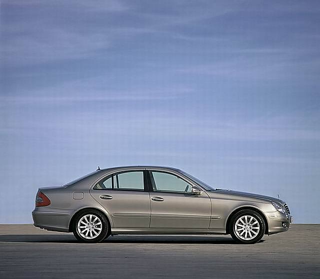 梅赛德斯-奔驰新E级轿车