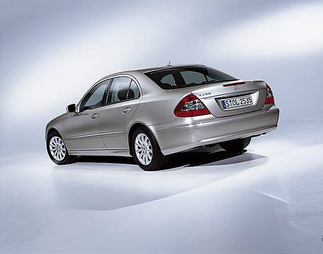 梅赛德斯-奔驰新E级轿车