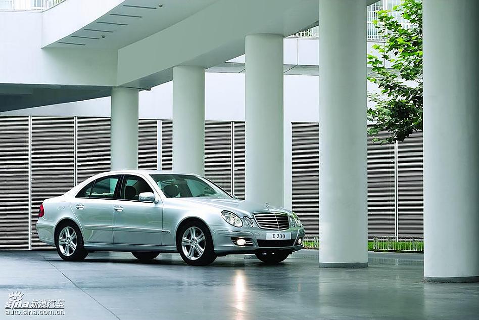 奔驰E230外观