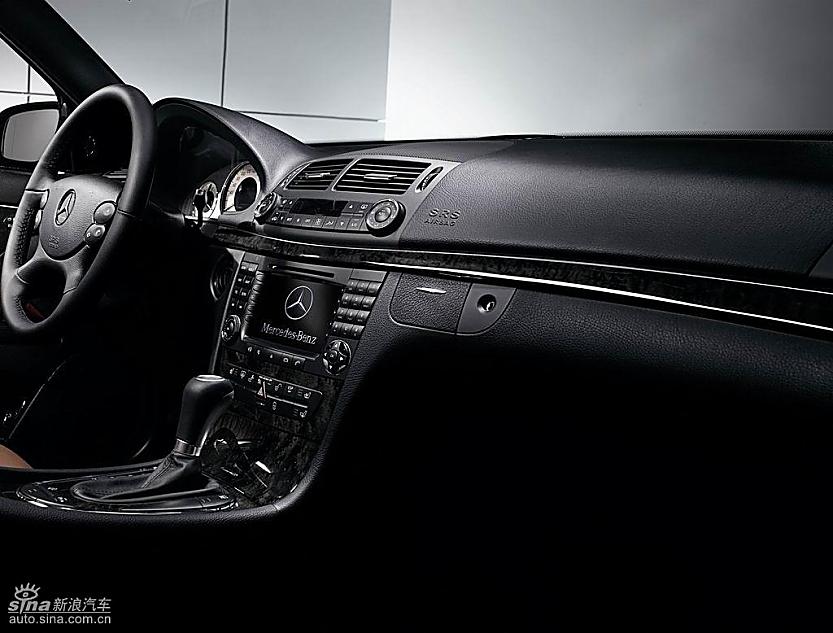 梅赛德斯-奔驰E级轿车内饰