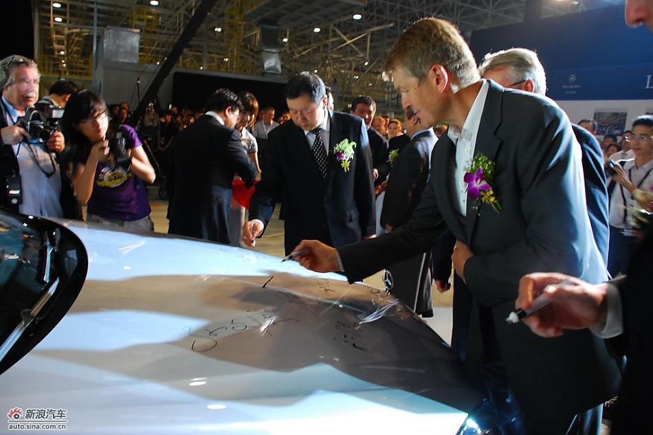 国产长轴距奔驰E级下线仪式现场图