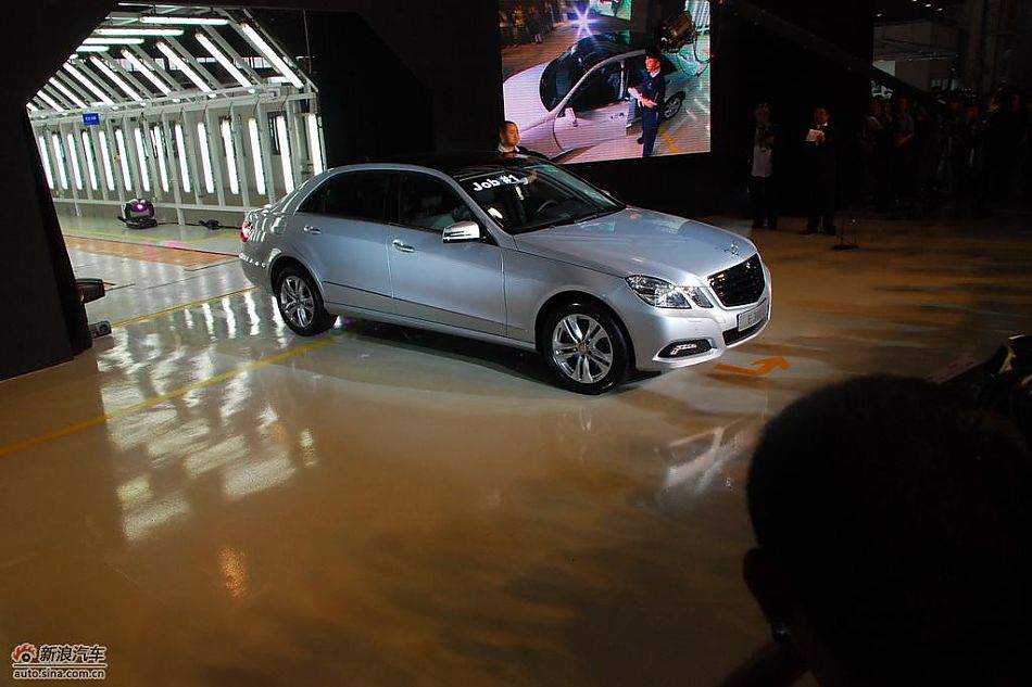 国产长轴距奔驰E级下线仪式现场图