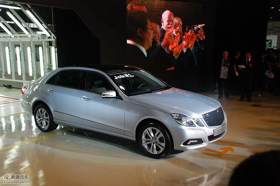 国产长轴距奔驰E级下线仪式现场图