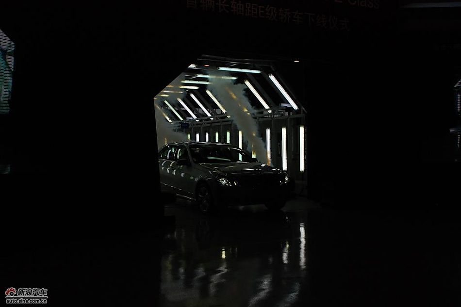 国产长轴距奔驰E级下线仪式现场图