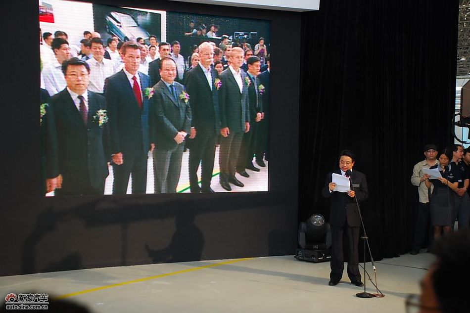 国产长轴距奔驰E级下线仪式现场图