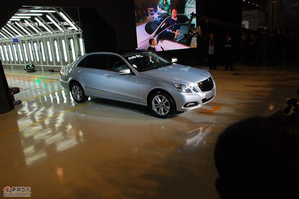 国产长轴距奔驰E级下线仪式现场图