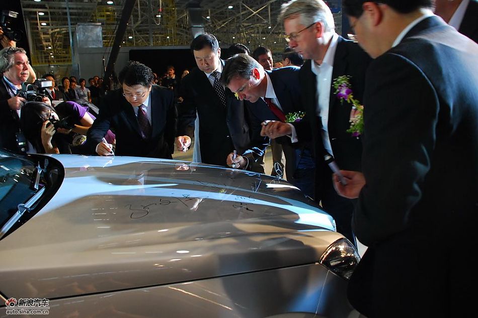 国产长轴距奔驰E级下线仪式现场图