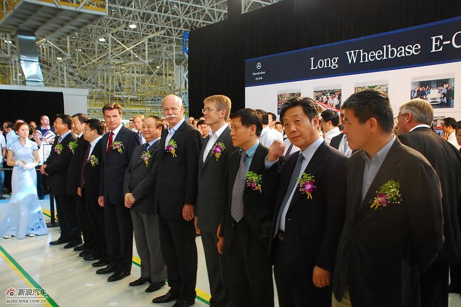 国产长轴距奔驰E级下线仪式现场图
