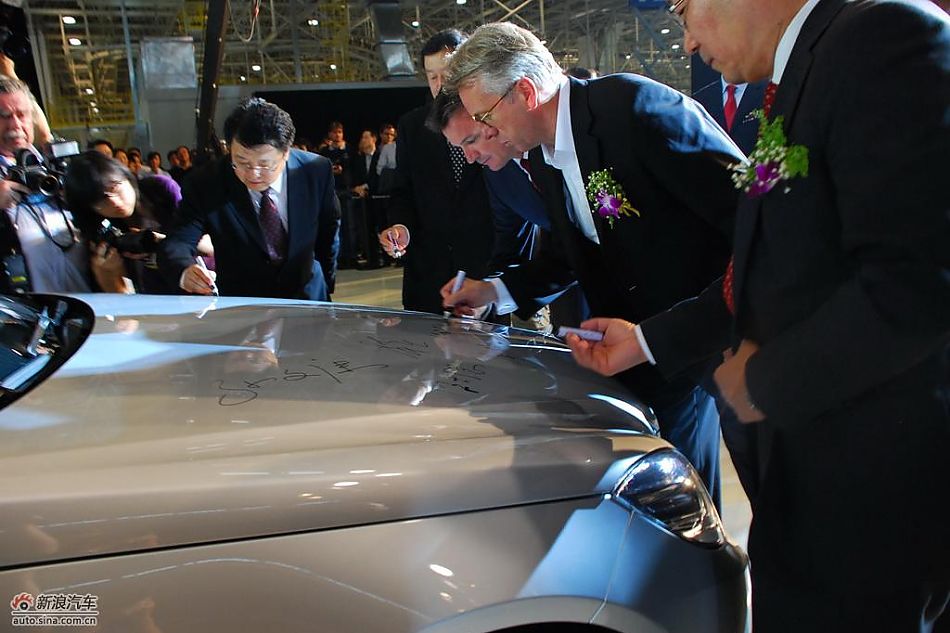 国产长轴距奔驰E级下线仪式现场图