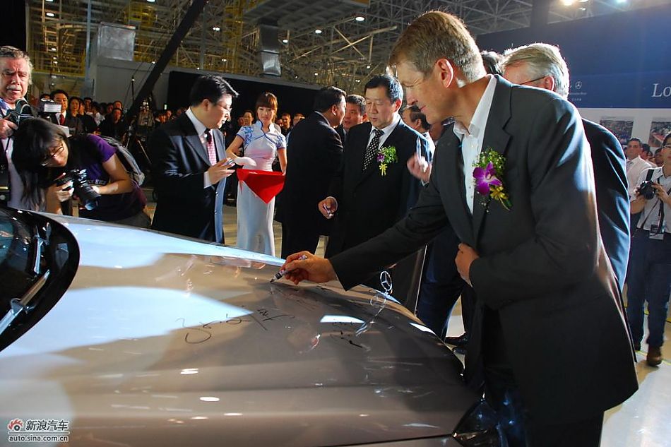 国产长轴距奔驰E级下线仪式现场图