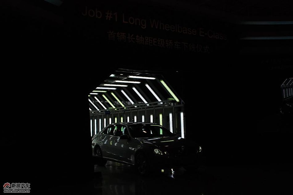 国产长轴距奔驰E级下线仪式现场图