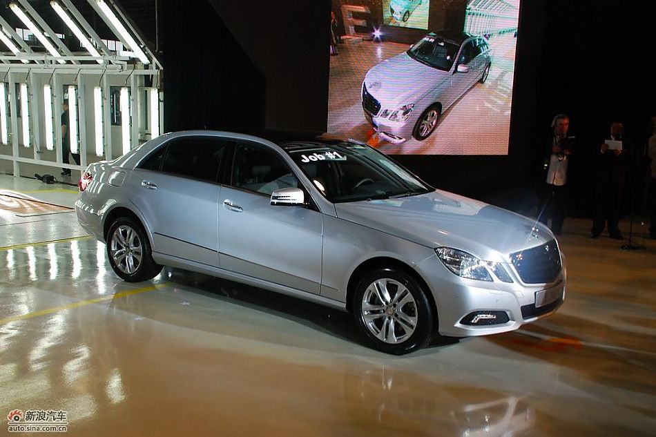 国产长轴距奔驰E级下线仪式现场图