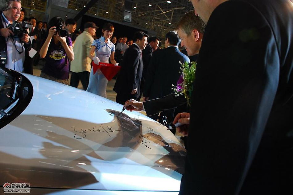 国产长轴距奔驰E级下线仪式现场图
