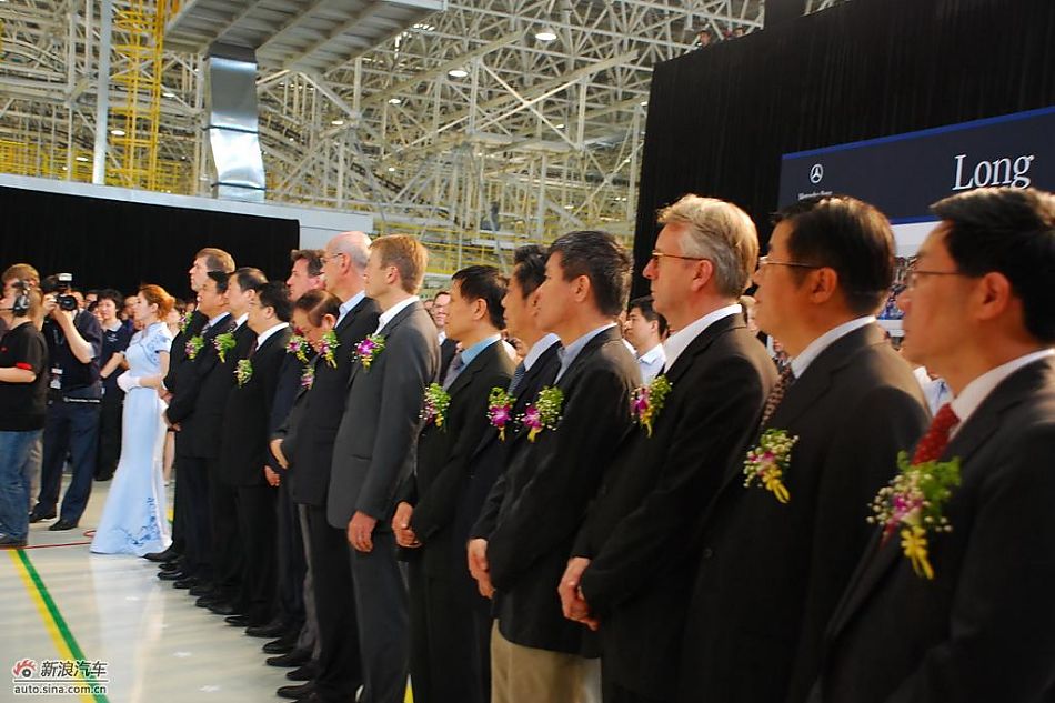 国产长轴距奔驰E级下线仪式现场图