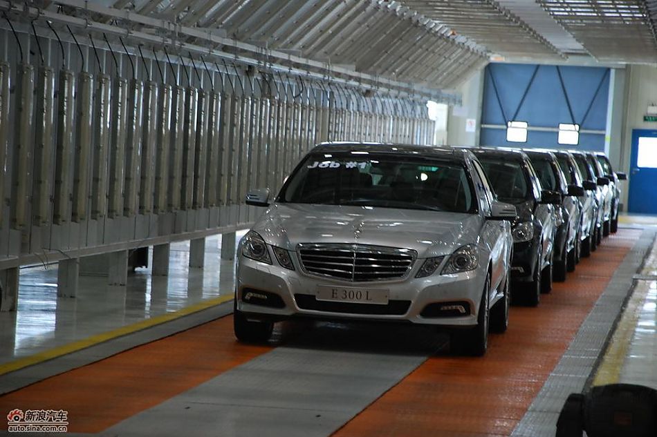国产长轴距奔驰E级下线仪式现场图