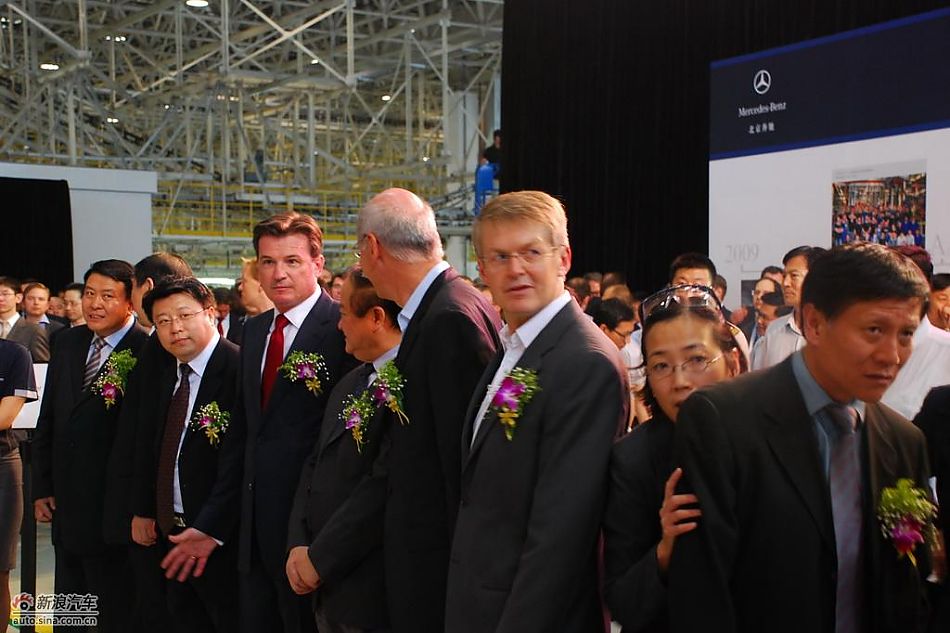国产长轴距奔驰E级下线仪式现场图