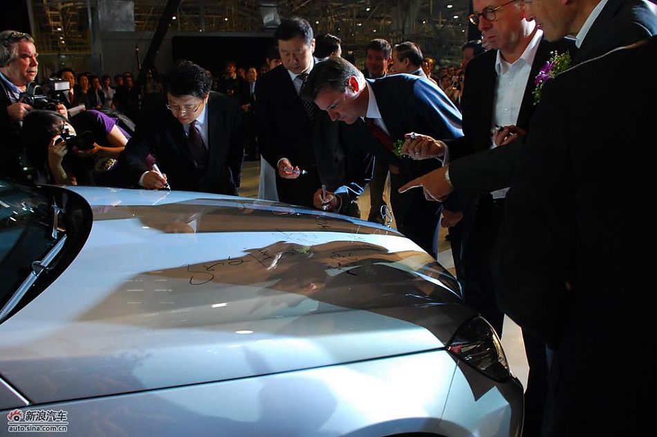 国产长轴距奔驰E级下线仪式现场图