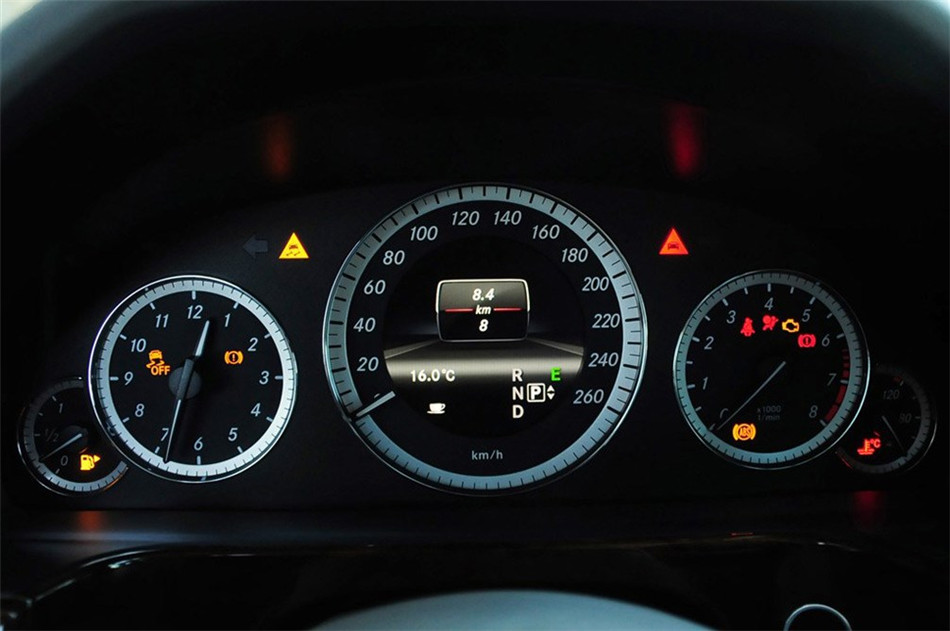 2013款奔驰E260L CGI优雅型