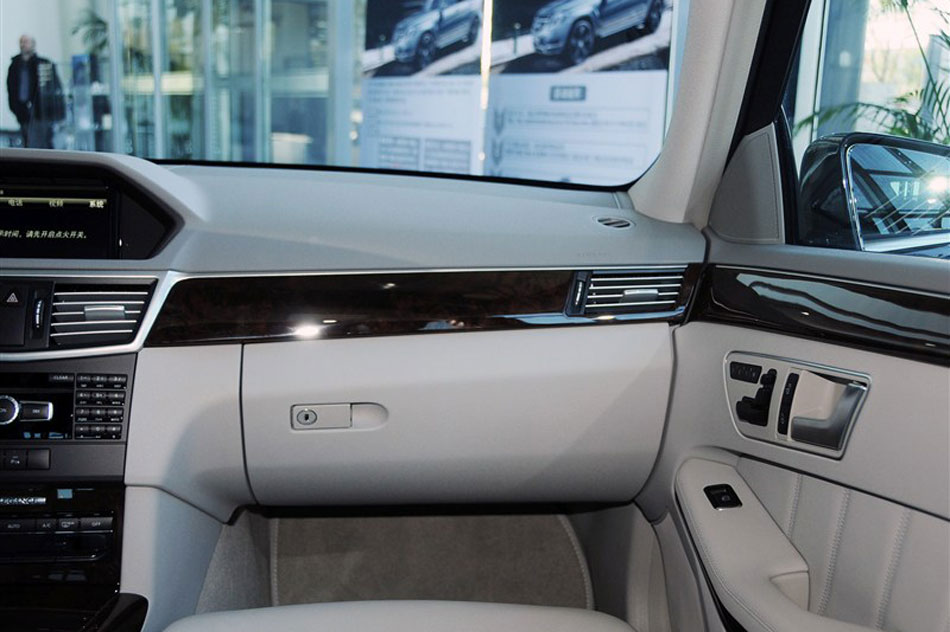 2013款奔驰E260L CGI优雅型