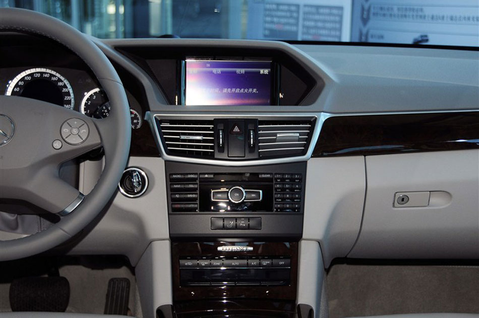 2013款奔驰E260L CGI优雅型