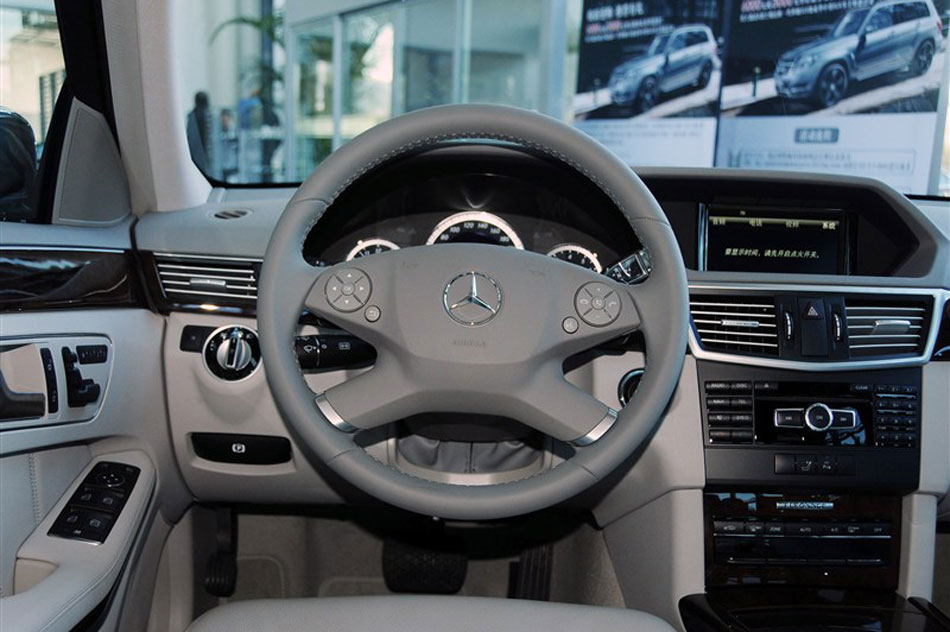 2013款奔驰E260L CGI优雅型