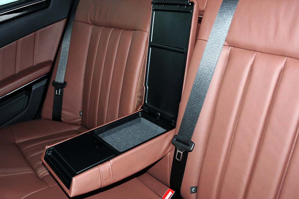 2014款 E260L AT 运动型 座椅空间