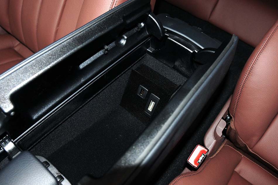 2014款 E260L AT 运动型 座椅空间