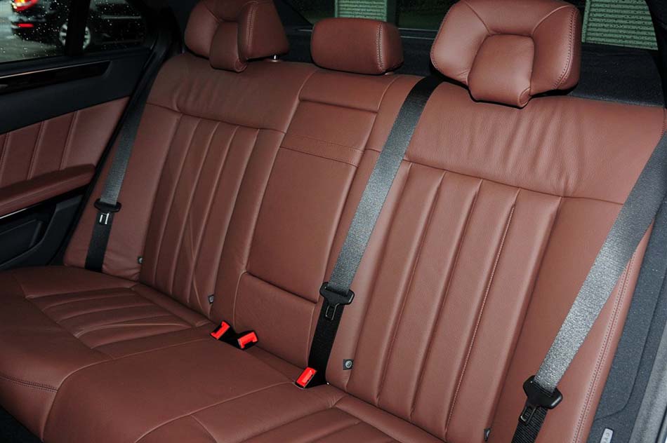2014款 E260L AT 运动型 座椅空间