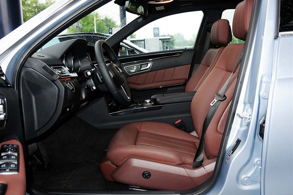 2014款 E260L AT 运动型 座椅空间