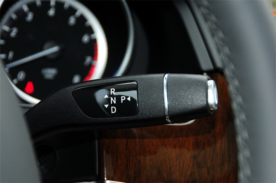 2015款 E 320 L 豪华型 4MATIC 内饰