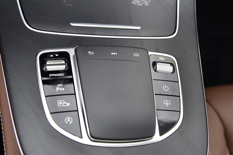 2019款 E 300 L 运动豪华型 内饰