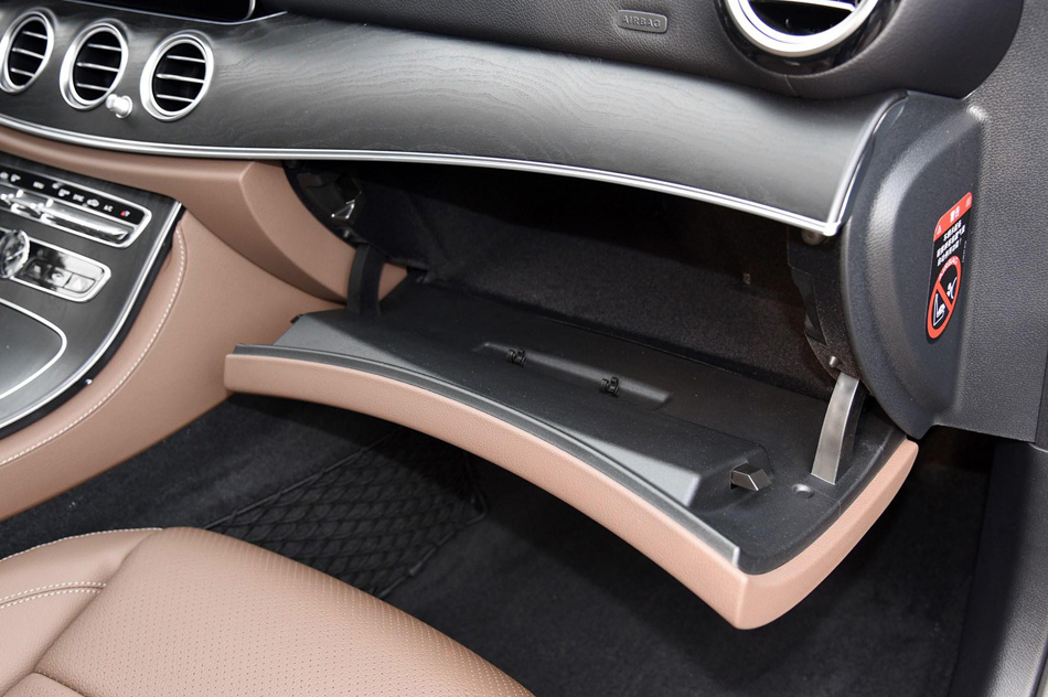 2019款 E 300 L 运动豪华型 内饰