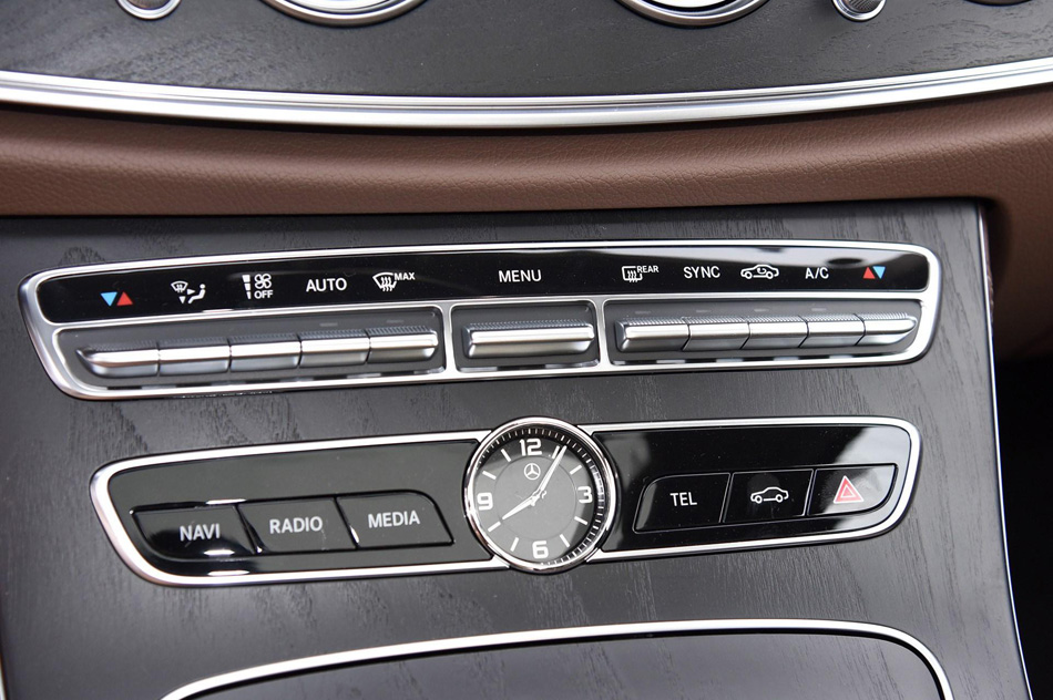 2019款 E 300 L 运动豪华型 内饰