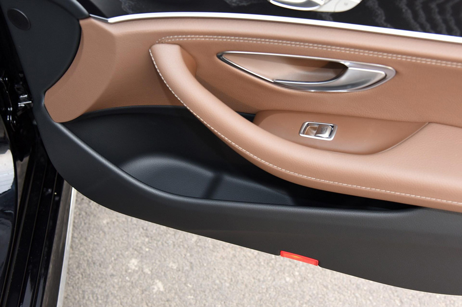 2019款 E 300 L 运动豪华型 座椅空间