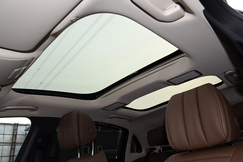 2019款 E 300 L 运动豪华型 座椅空间