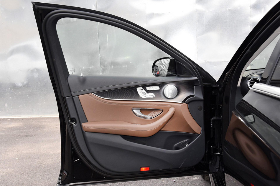 2019款 E 300 L 运动豪华型 座椅空间