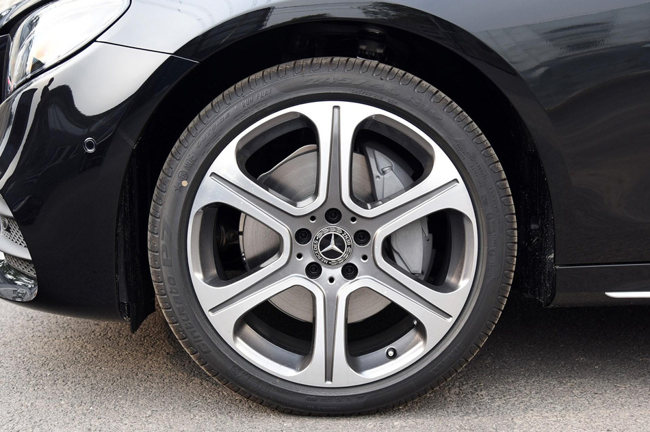 2019款 E 300 L 运动豪华型 细节