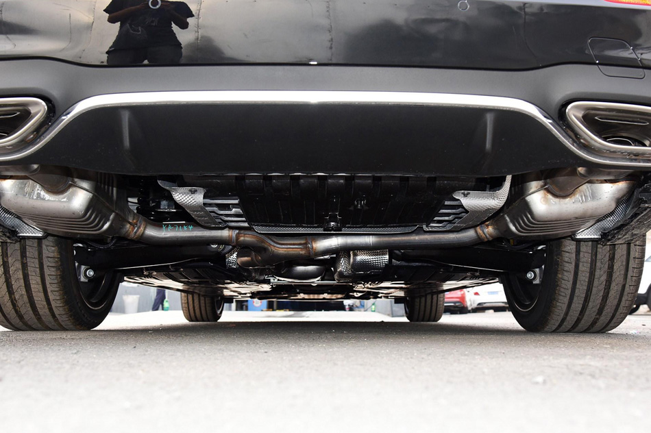 2019款 E 300 L 运动豪华型 引擎底盘