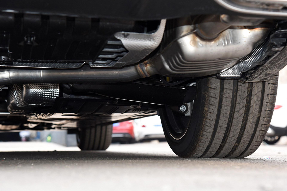 2019款 E 300 L 运动豪华型 引擎底盘