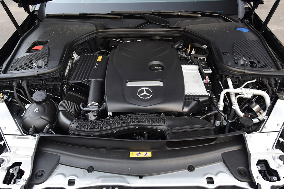 2019款 E 300 L 运动豪华型 引擎底盘